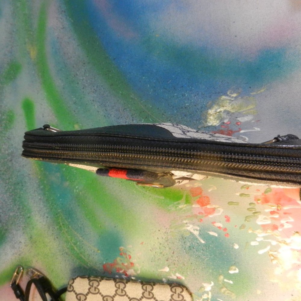 Gucci VTG collectible crossbody purse cream navy logo canvas curved shoulder bag - Picture 14 of 16